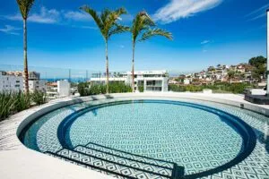 Jacuzzi with city and mountain views