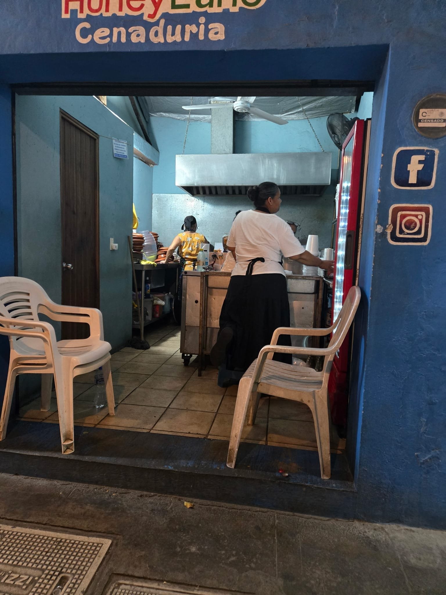 HoneyLuna Cenaduría next to Casa Creciente